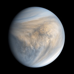 Venus, aufgenommen im ultravioletten Licht von der Raumsonde Akatsuki. Credit: JAXA/ISAS/DARTS/Kevin M. Gill.